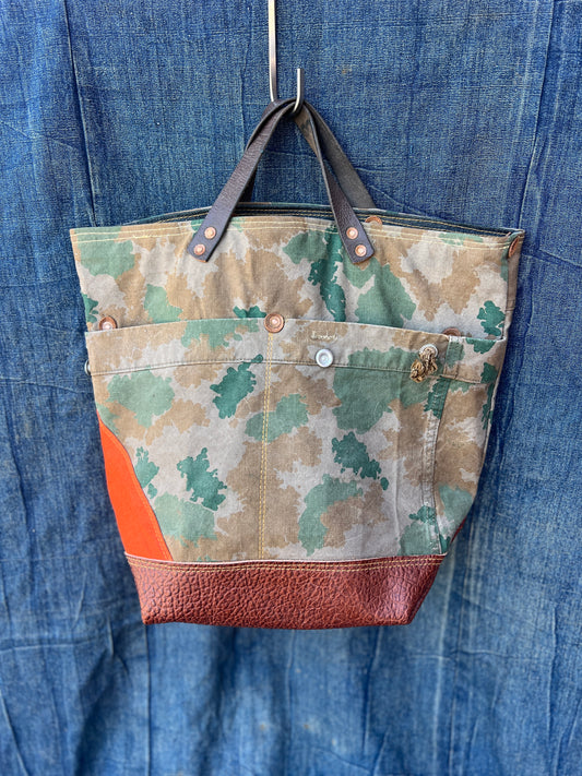 Camouflage grip tote