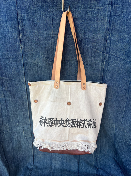 White maekake tote